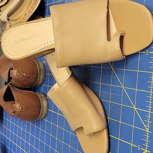 Adrienne Vittadini Tan Slide Fine Leather Upper Sandals 7M AV Asteroid - Picture 4 of 13